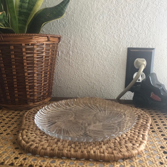 Vintage Arcoroc Seabreeze Pressed Glass Salad/Desert Plates Set of Four - Picture 9 of 16